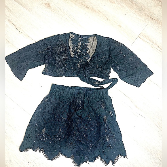 MISGUIDED Black Premium Lace Tie Front Beach Top & Matching Shorts Women’s Sz 4 - Picture 2 of 15